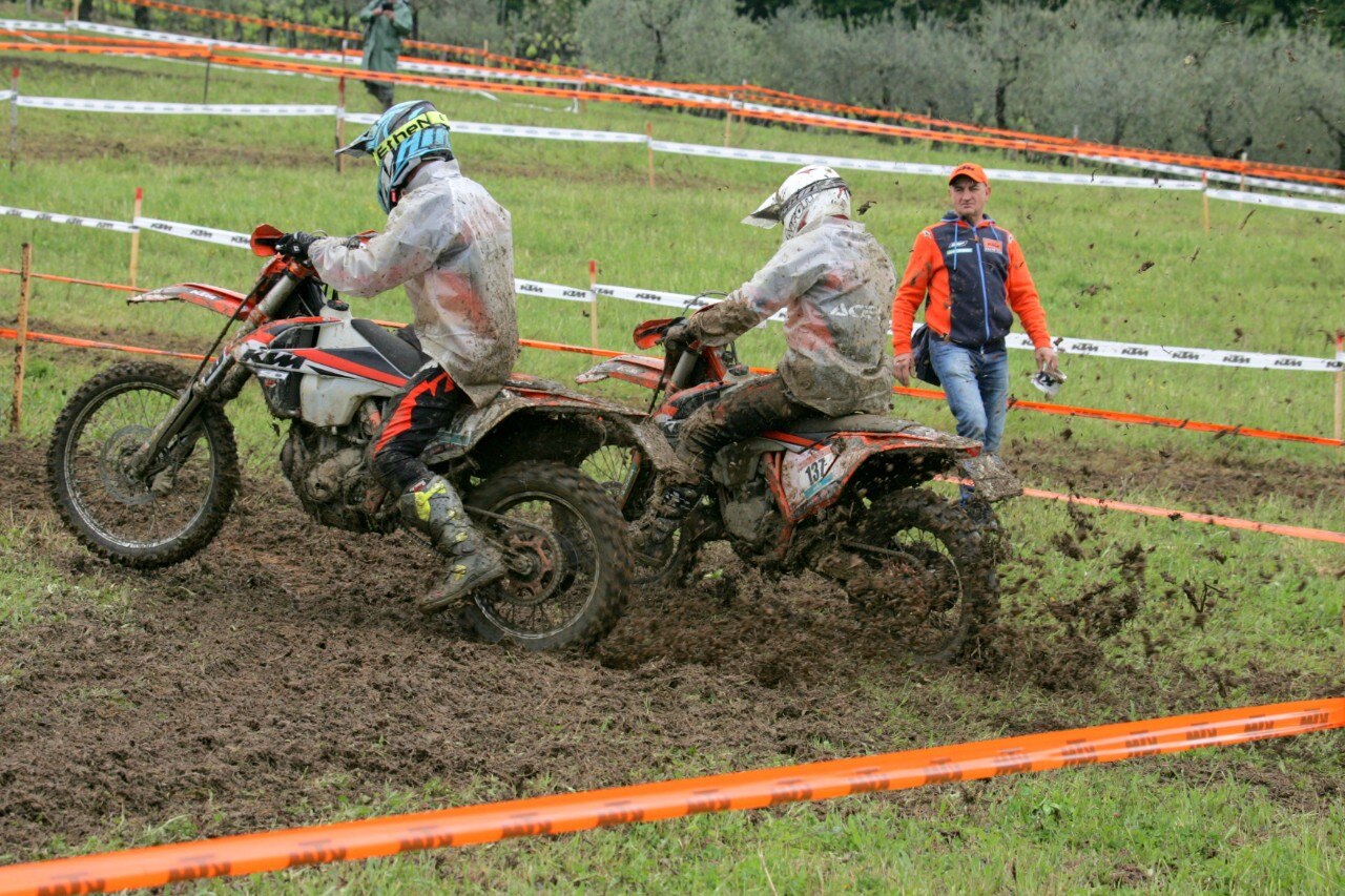 Il Trofeo Enduro KTM 2019 nella morsa del fango ad Anghiari